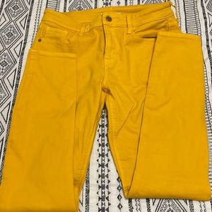 Old Navy size 8 rockstar super skinny jeans. Mustard yellow color. EUC.